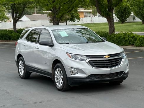 Used 2019 Chevrolet Equinox LS AWD/4WD image 2