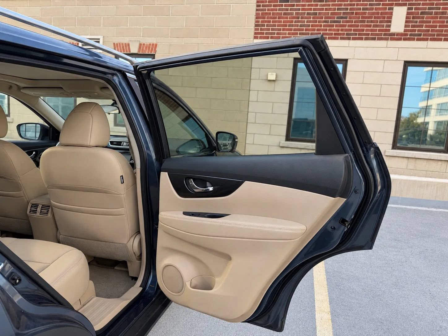 Used 2014 Nissan Rogue SL w/ SL Premium Package AWD/4WD image 8