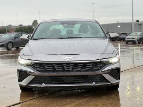 Used 2025 Hyundai Elantra SEL image 2