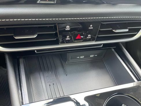 Used 2026 Volkswagen Atlas SE w/ Panoramic Sunroof Package FWD image 13