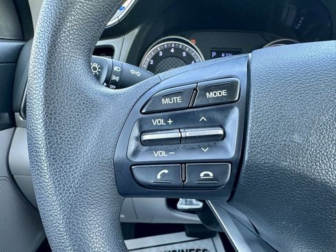 Used 2020 Hyundai Elantra SE image 18