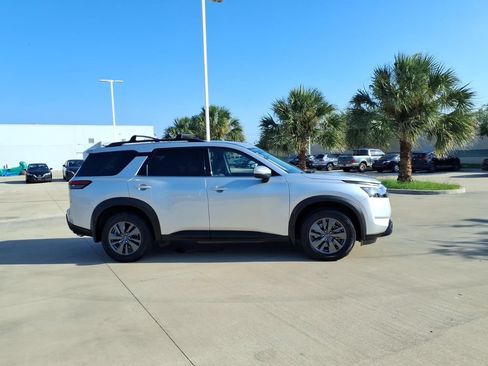 Used 2024 Nissan Pathfinder SV FWD image 6