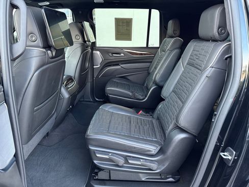 Certified 2024 Cadillac Escalade ESV Sport Platinum w/ LPO, ONYX Package AWD/4WD image 23