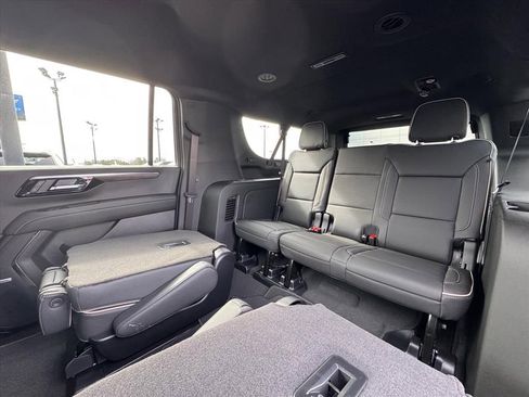 New 2025 Chevrolet Suburban Premier image 10