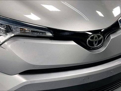 Used 2018 Toyota C-HR XLE FWD image 27