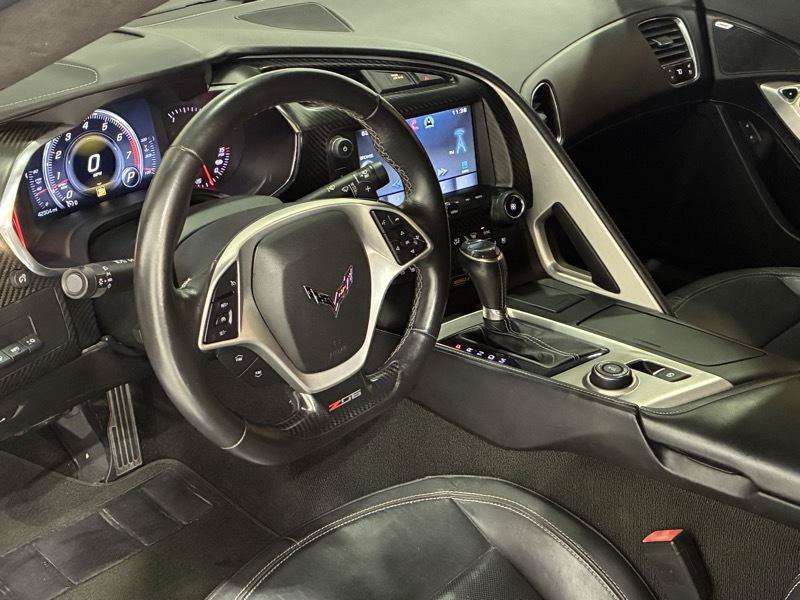 Used 2015 Chevrolet Corvette Z06 w/ 3LZ Preferred Equipment Group RWD image 12