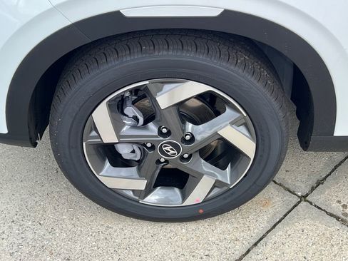 New 2025 Hyundai Venue Limited image 11