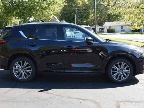 New 2025 MAZDA CX-5 Signature image 5