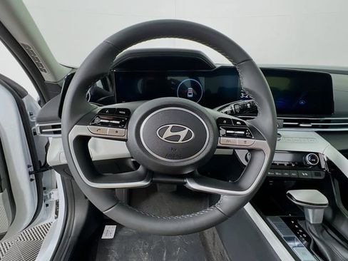 New 2025 Hyundai Elantra Limited image 10