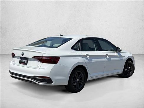 Used 2023 Volkswagen Jetta SE FWD image 5