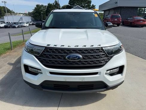 Used 2023 Ford Explorer XLT w/ Equipment Group 202A RWD image 3