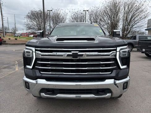 Used 2024 Chevrolet Silverado 2500 LTZ w/ LTZ Convenience Package image 9