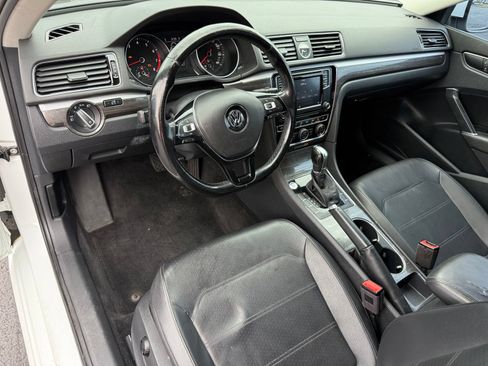 Used 2017 Volkswagen Passat 1.8T SE FWD image 12