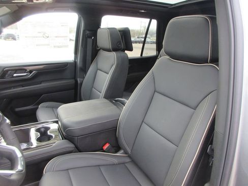 New 2026 GMC Yukon Elevation image 12