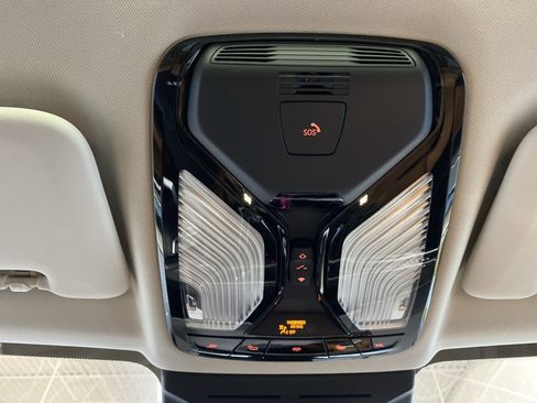 Used 2024 BMW X7 xDrive40i w/ Premium Package image 18