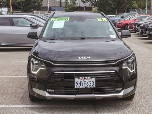 Used 2023 Kia Niro SX Touring FWD image 3