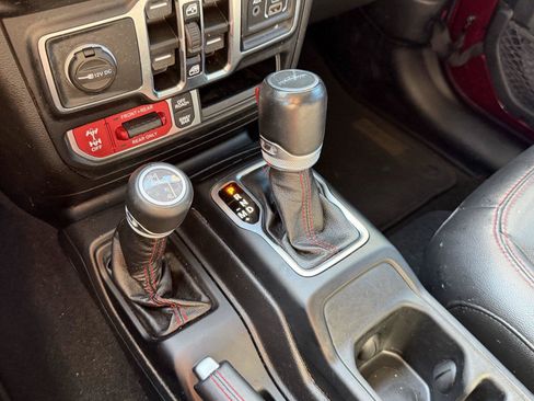 Used 2021 Jeep Gladiator Rubicon AWD/4WD image 25