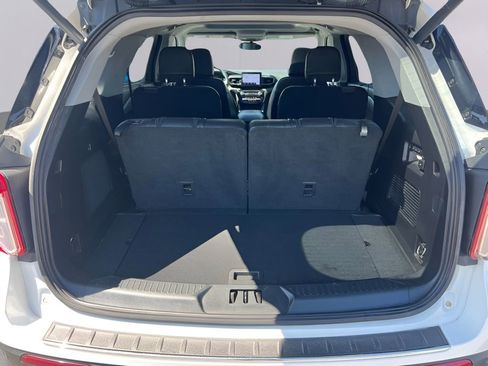 Used 2021 Ford Explorer Limited w/ Equipment Group 301A AWD/4WD image 17
