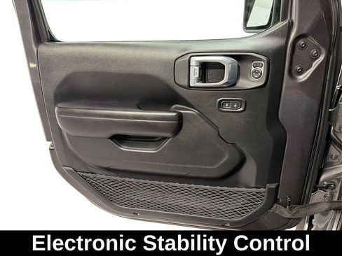 Used 2021 Jeep Wrangler Unlimited Rubicon w/ Cold Weather Group image 19