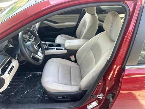 Used 2025 Nissan Altima 2.5 SV FWD image 22