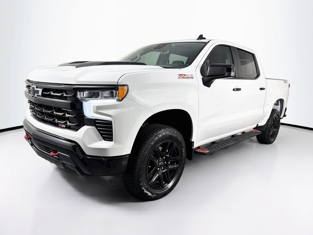 Used 2025 Chevrolet Silverado 1500 LT Trail Boss AWD/4WD image 3