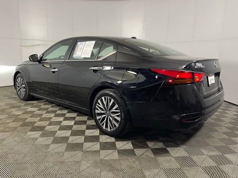 Used 2023 Nissan Altima 2.5 SV image 3