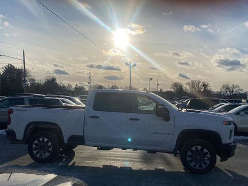 Used 2023 Chevrolet Silverado 2500 Custom w/ Custom Value Package image 5