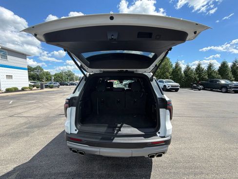 Used 2024 Chevrolet Traverse LT FWD image 27