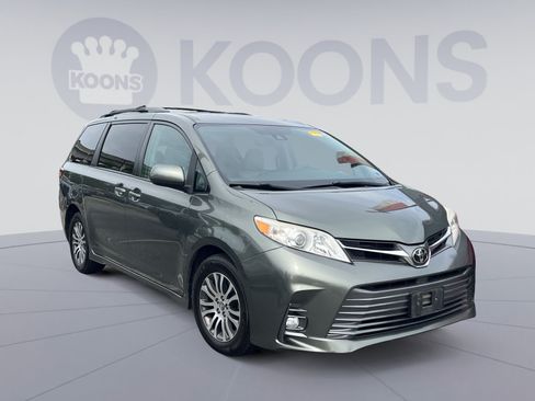 Used 2018 Toyota Sienna XLE FWD image 7