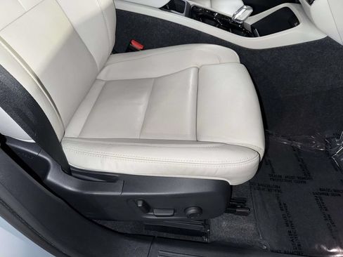 Used 2024 Volvo XC40 B5 Plus AWD/4WD image 15