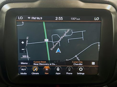 Used 2021 Jeep Renegade Latitude FWD image 9