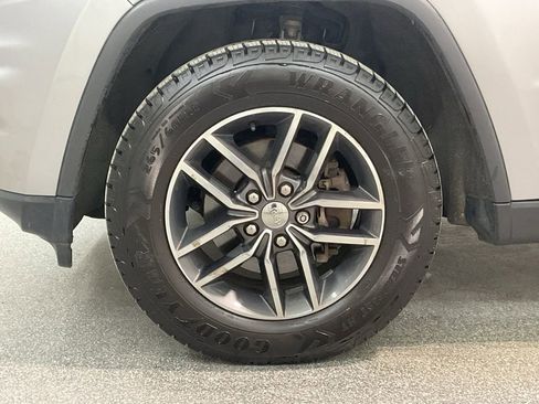 Used 2018 Jeep Grand Cherokee Limited AWD/4WD image 31
