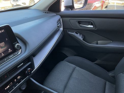 Certified 2025 Nissan Rogue SV image 35