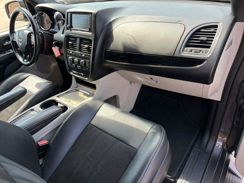 Used 2020 Dodge Grand Caravan SXT FWD image 22