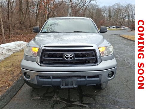Used 2012 Toyota Tundra 4x4 CrewMax image 2