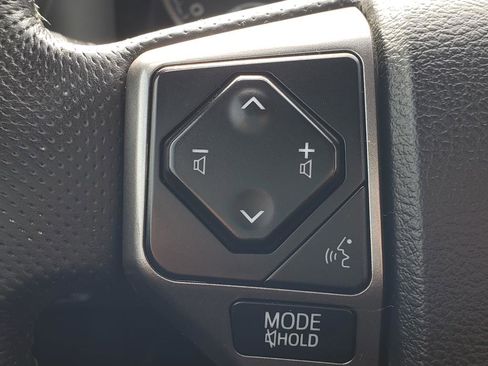 Used 2017 Toyota Tacoma SR5 w/ Tow Package image 18