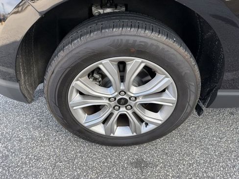 Used 2024 Ford Edge Titanium image 5