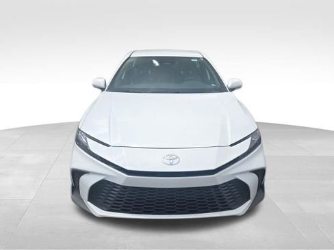 Used 2025 Toyota Camry SE image 9