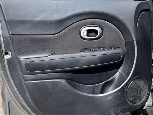 Used 2015 Kia Soul + image 21