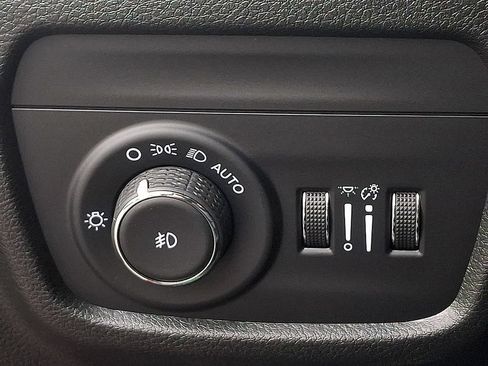 Used 2025 Jeep Grand Cherokee Limited AWD/4WD image 25