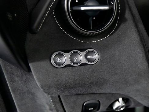Used 2025 McLaren 750S RWD image 23