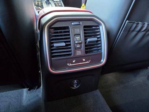 New 2026 Porsche Macan image 19