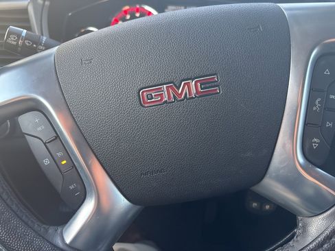 Used 2016 GMC Acadia SLE image 9