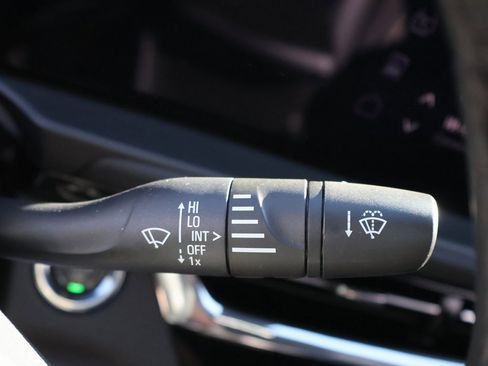 Used 2025 Buick Envista Sport Touring image 41