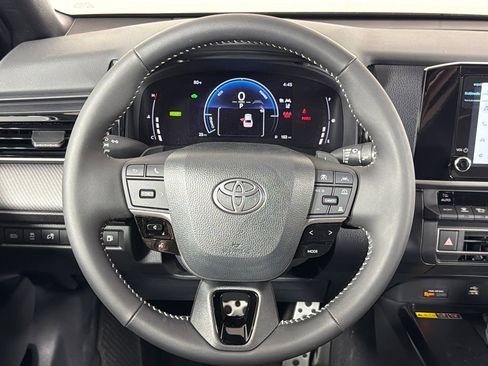 Used 2025 Toyota Camry SE image 23