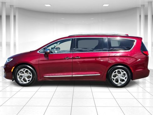 Used 2022 Chrysler Pacifica Limited image 6