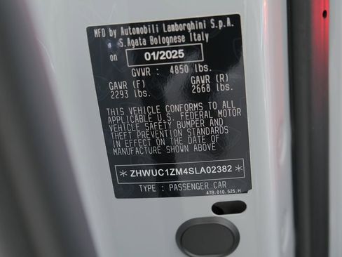 Used 2025 Lamborghini Revuelto image 50