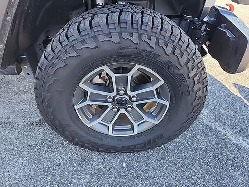 Certified 2024 Jeep Gladiator Mojave w/ Technology Group image 14