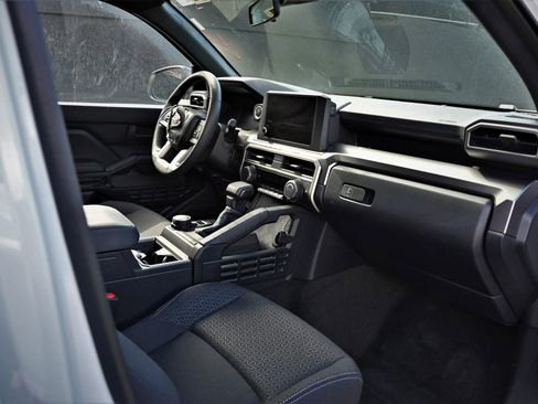 Used 2025 Toyota 4Runner SR5 AWD/4WD image 11
