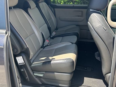 Used 2020 Kia Sedona EX FWD image 11